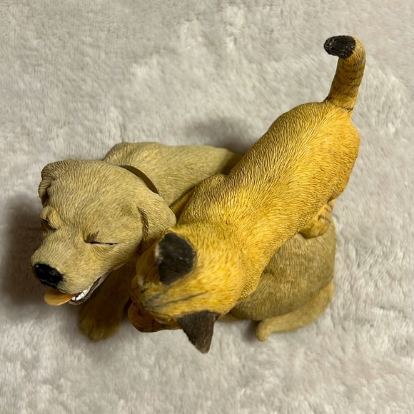 Puppy and Kitten are playing together figurine . Love and Friendship. Polyresin - Picture 5 of 10